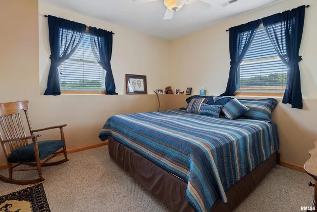 $340,000 | 702 East 3000th Street, Liberty, IL 62347