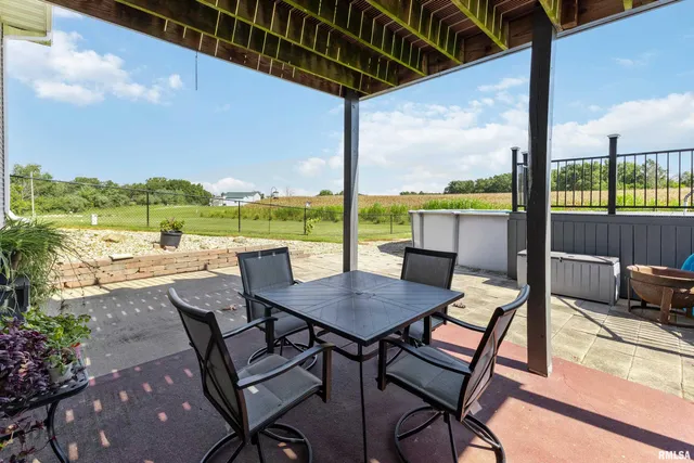 $340,000 | 702 East 3000th Street, Liberty, IL 62347