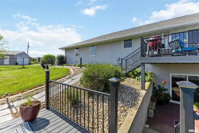 $340,000 | 702 East 3000th Street, Liberty, IL 62347