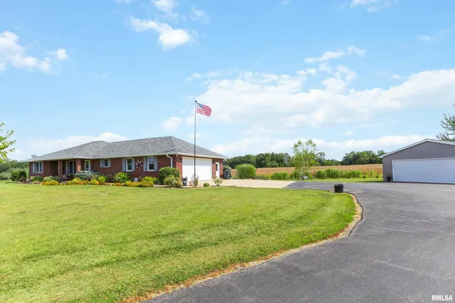 $340,000 | 702 East 3000th Street, Liberty, IL 62347