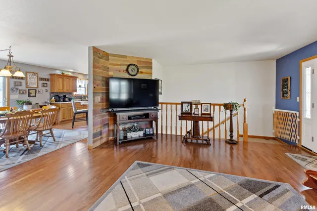 $340,000 | 702 East 3000th Street, Liberty, IL 62347