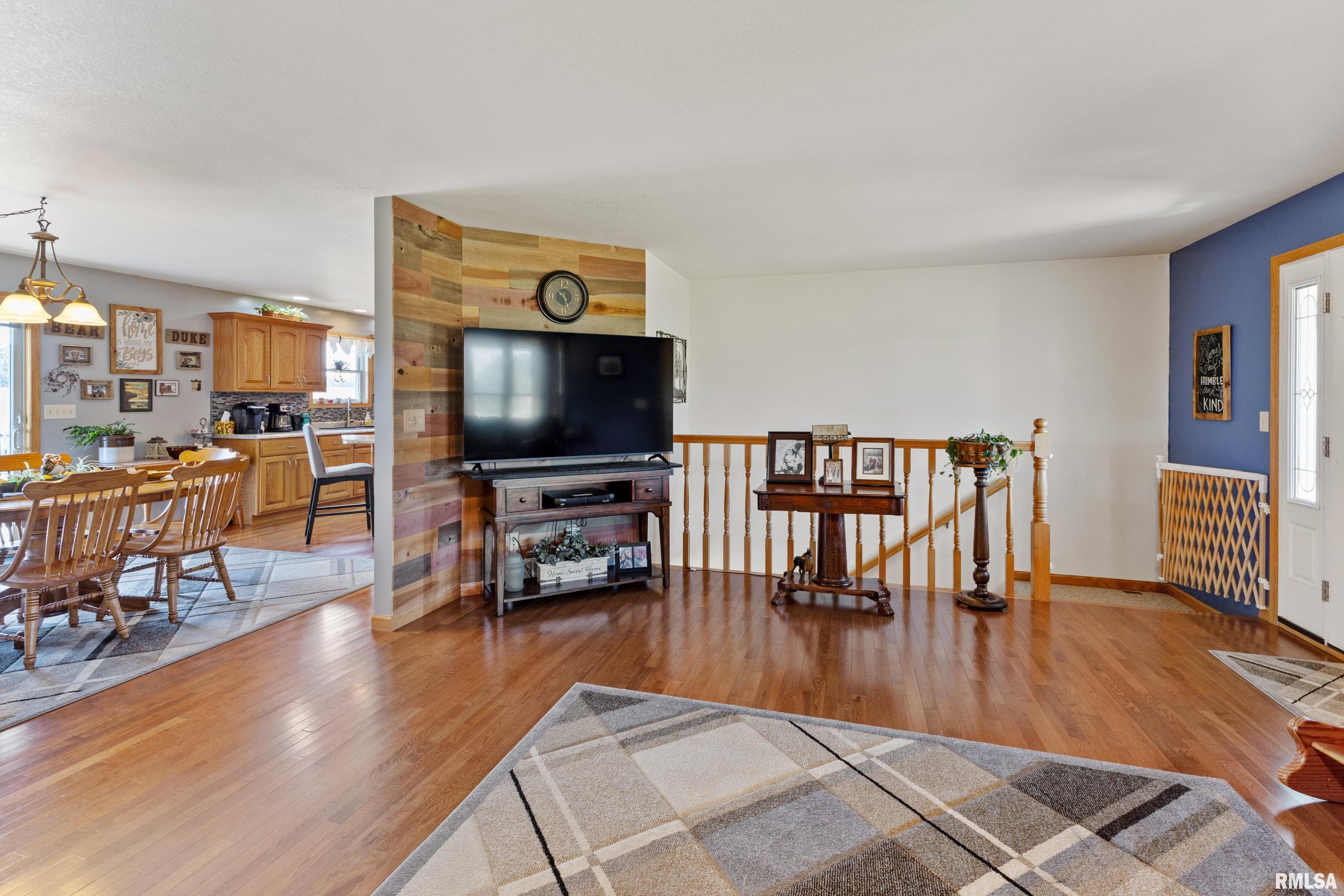 702 East 3000th Street Liberty, IL 62347 - Photo 7 of 42