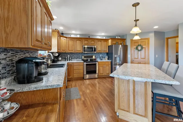 $340,000 | 702 East 3000th Street, Liberty, IL 62347