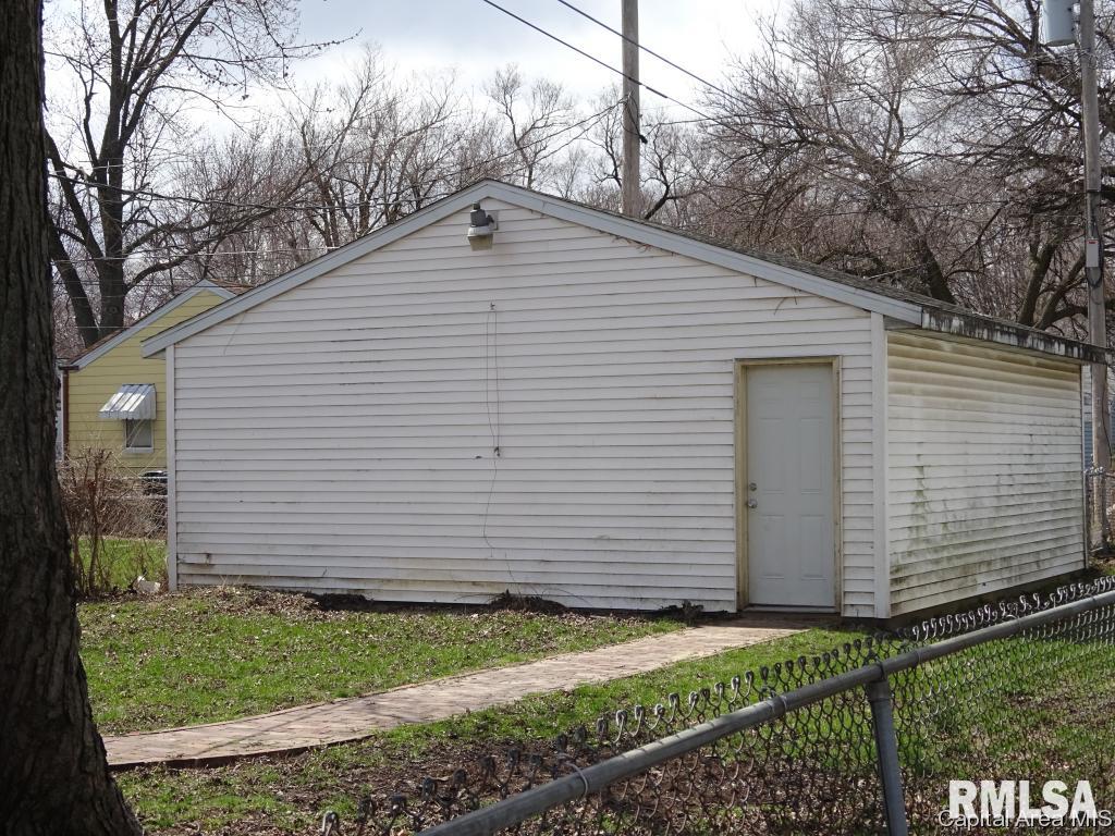 1845 South 13th Street Springfield, IL 62703 - Photo 4 of 32