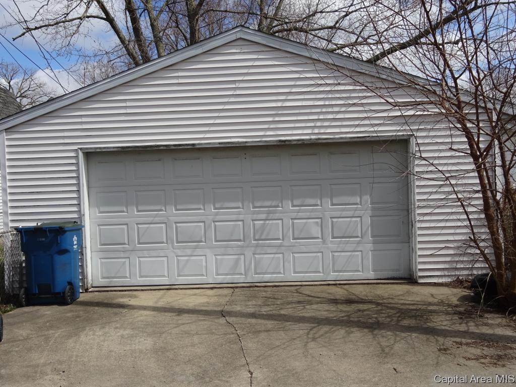 1845 South 13th Street Springfield, IL 62703 - Photo 8 of 32