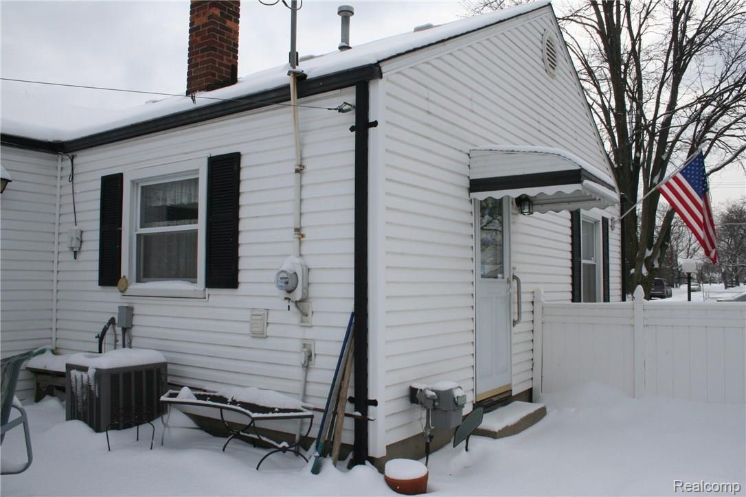 19601 Frazho Road Roseville, MI 48066 - Photo 38 of 40 IMG_3261.JPG