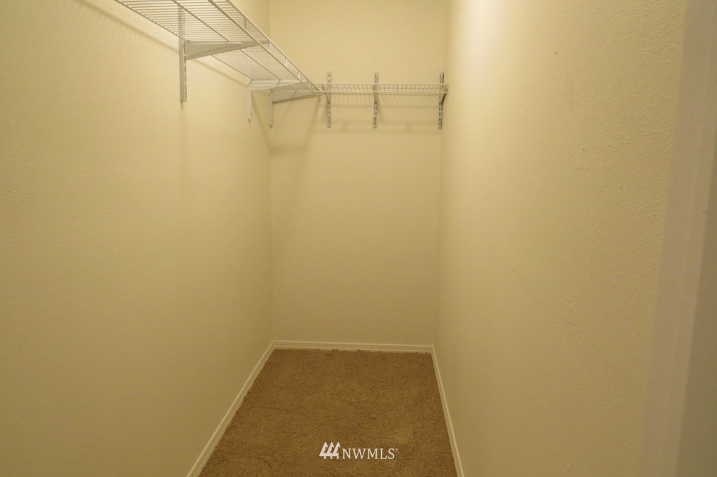 863 Monroe Avenue Northeast Renton, WA 98056 - Photo 14 of 16