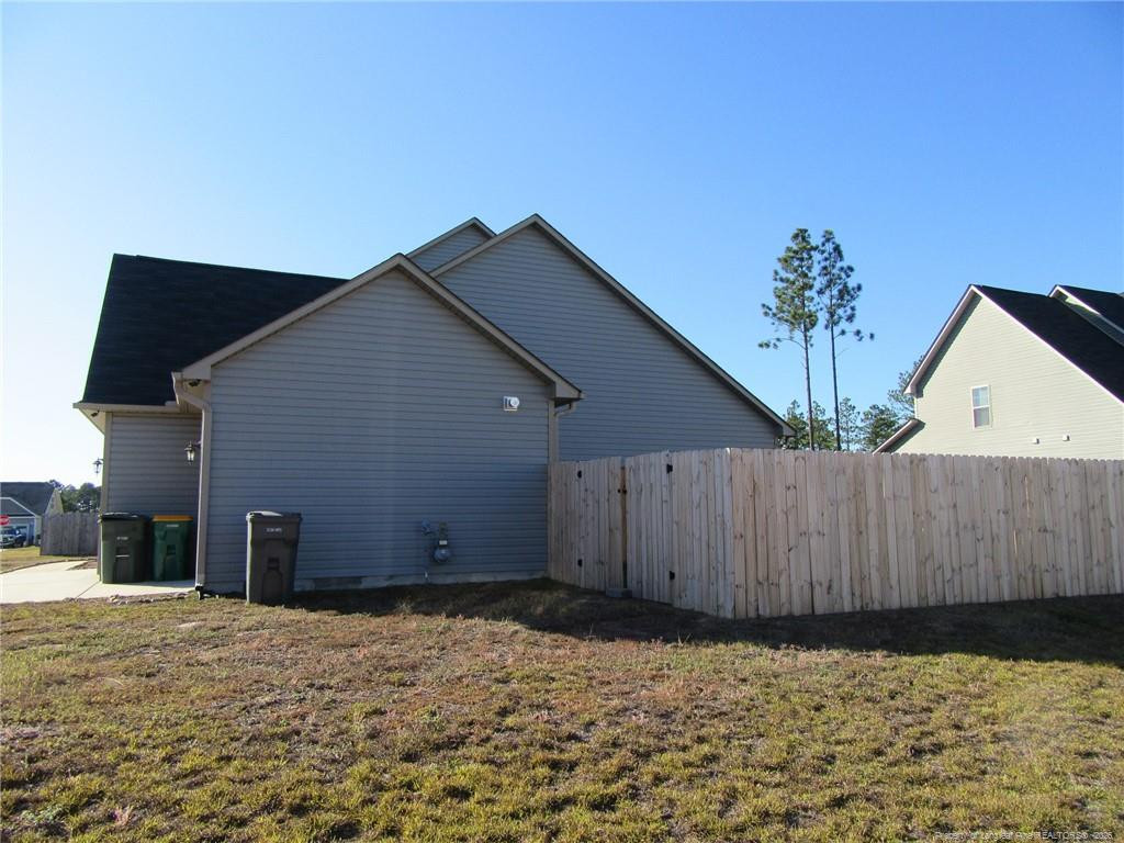2142 Yates Ranch Road Hope Mills, NC 28348 - Photo 6 of 32 a backyard of a house