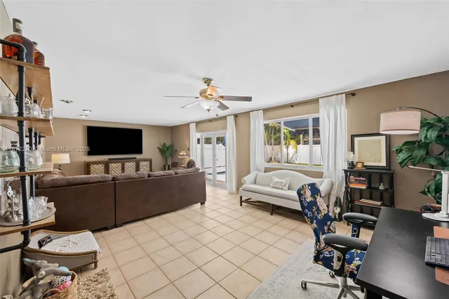 $695,000 | 1925 North 39th Avenue, Hollywood, FL 33021