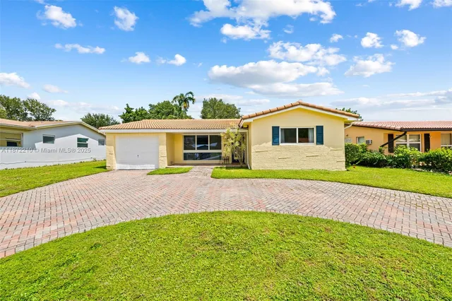 $695,000 | 1925 North 39th Avenue, Hollywood, FL 33021