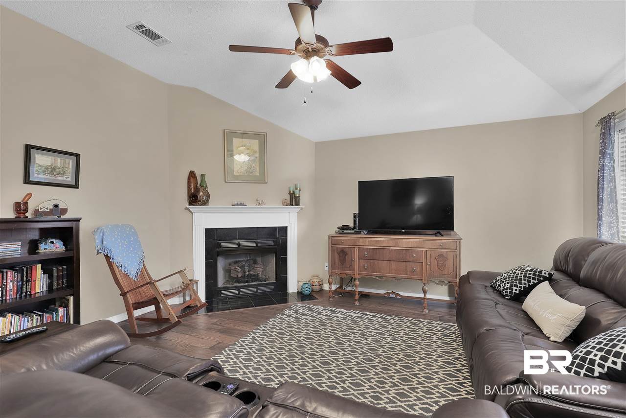 8852 Spring Grove North Mobile, AL 36695 - Photo 5 of 25 Ceiling Fans