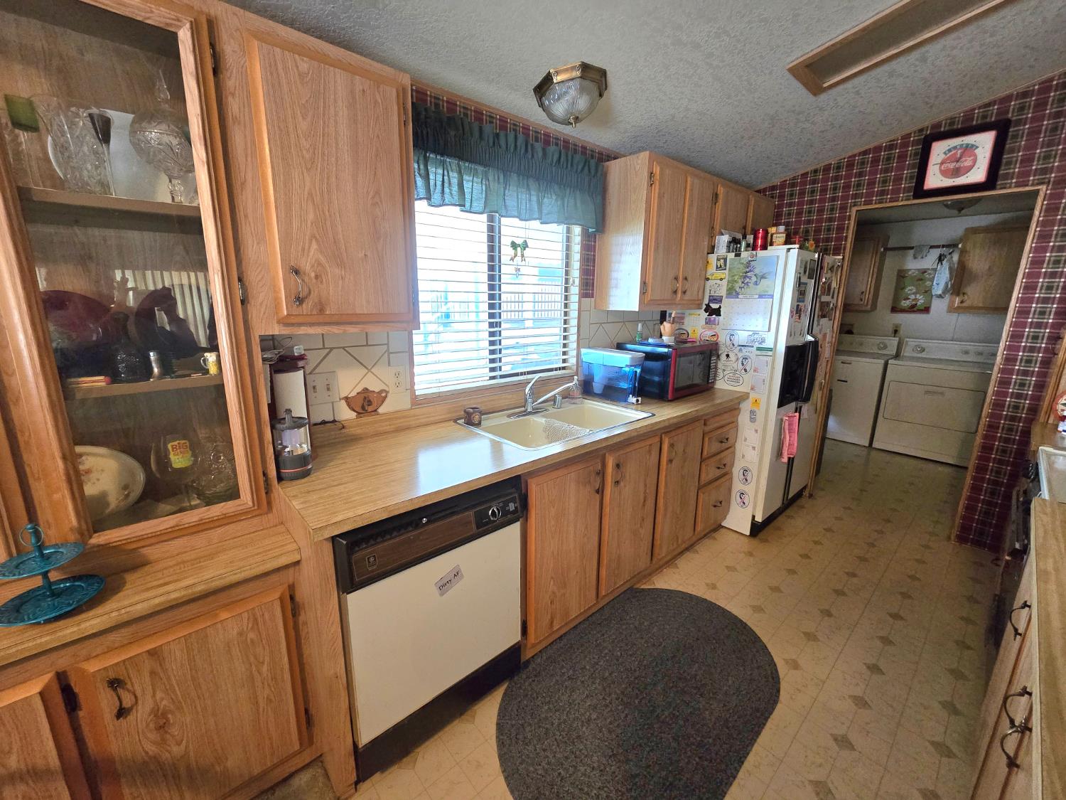 18717 Mill Villa Road, Unit 122 Jamestown, CA 95327 - Photo 5 of 14 a kitchen with lot of counter top space