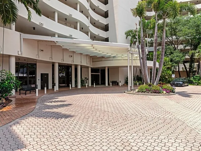 $979,000 | 1255 North Gulfstream Avenue, Unit 204, Sarasota, FL 34236