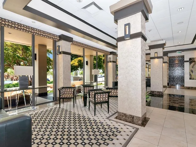 $979,000 | 1255 North Gulfstream Avenue, Unit 204, Sarasota, FL 34236