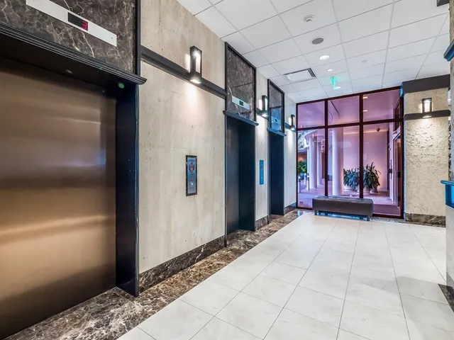 $979,000 | 1255 North Gulfstream Avenue, Unit 204, Sarasota, FL 34236