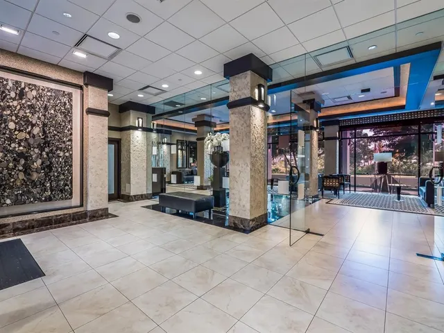 $979,000 | 1255 North Gulfstream Avenue, Unit 204, Sarasota, FL 34236