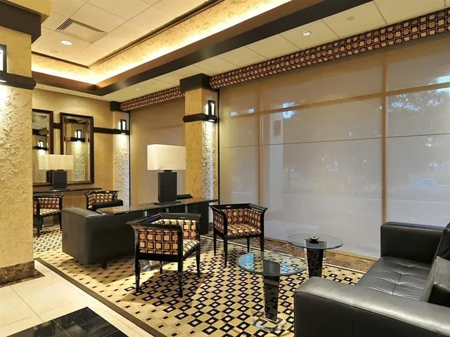 $979,000 | 1255 North Gulfstream Avenue, Unit 204, Sarasota, FL 34236