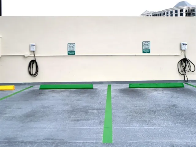 $979,000 | 1255 North Gulfstream Avenue, Unit 204, Sarasota, FL 34236