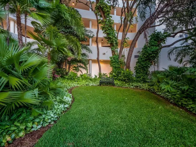 $979,000 | 1255 North Gulfstream Avenue, Unit 204, Sarasota, FL 34236