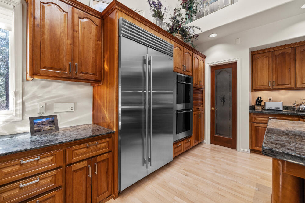 11629 Merganser Road Klamath Falls, OR 97601 - Photo 17 of 50 a kitchen with stainless steel appliances granite countertop a refrigerator and a sink