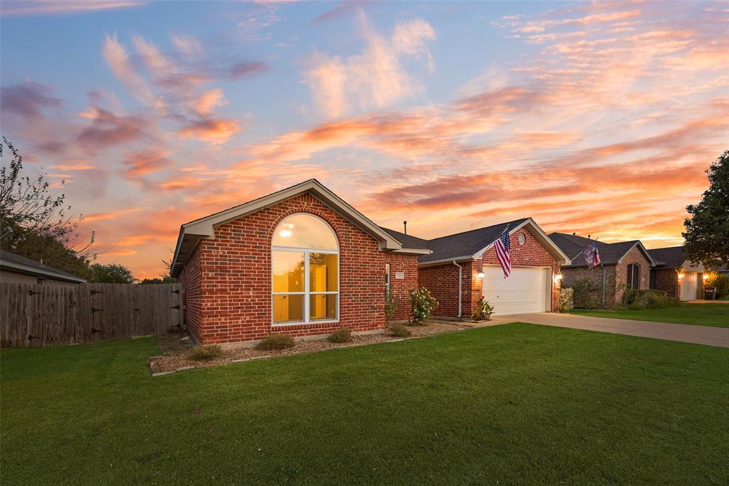 526 Morningside Court Midlothian, TX 76065 - Photo 2 of 24