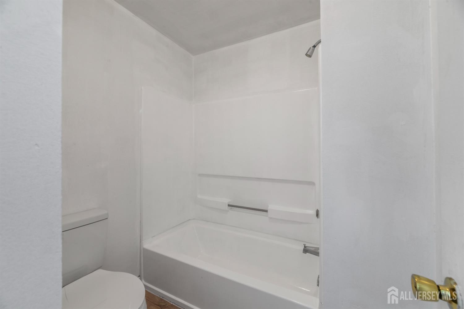 95 Lawrence Street New Brunswick, NJ 08901 - Photo 18 of 25 a bathroom with a toilet and bathtub
