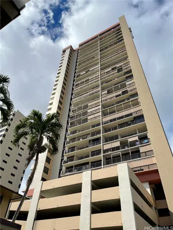 $2,395 | 1201 Wilder Avenue, Unit 1001, Honolulu, HI 96822