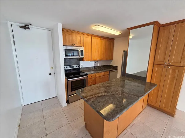 $2,395 | 1201 Wilder Avenue, Unit 1001, Honolulu, HI 96822