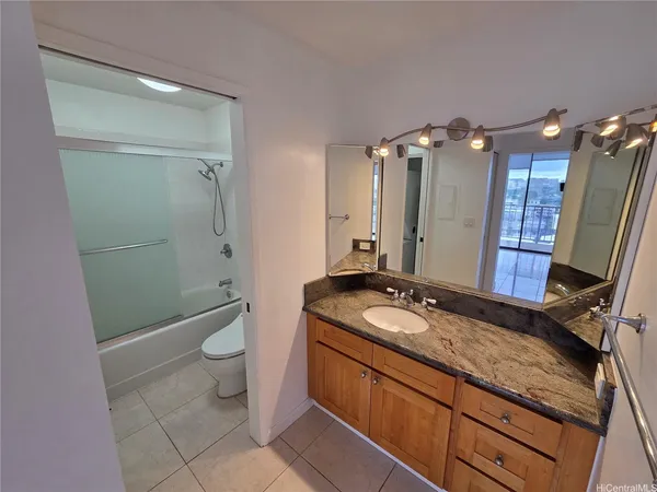$2,395 | 1201 Wilder Avenue, Unit 1001, Honolulu, HI 96822