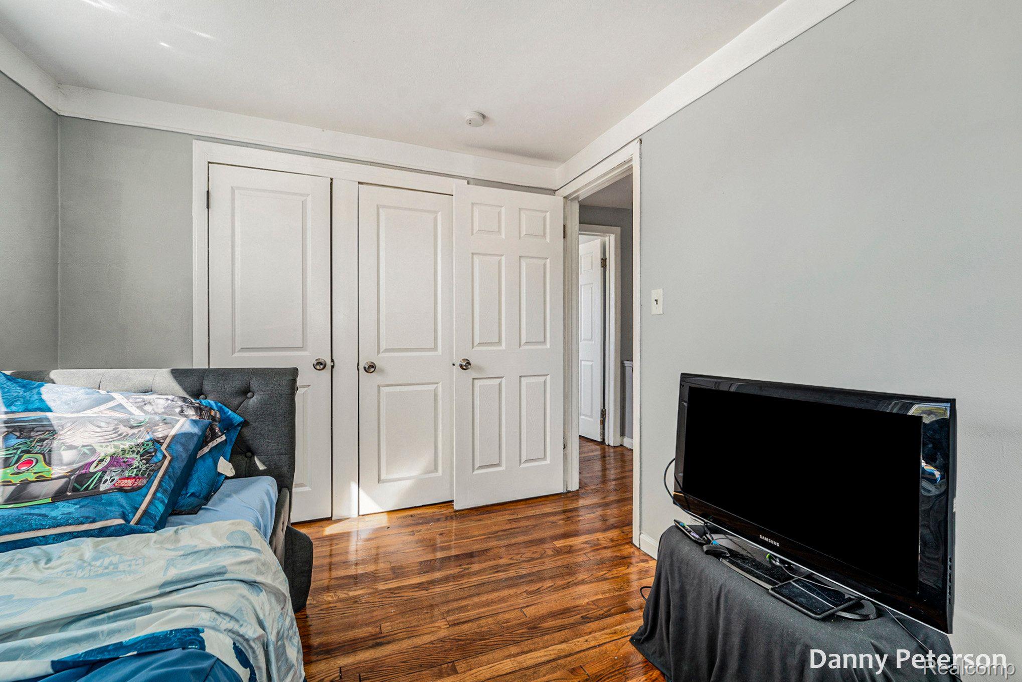 8956 Rutherford Street Detroit, MI 48228 - Photo 12 of 16 Bedroom 2 Pic 2