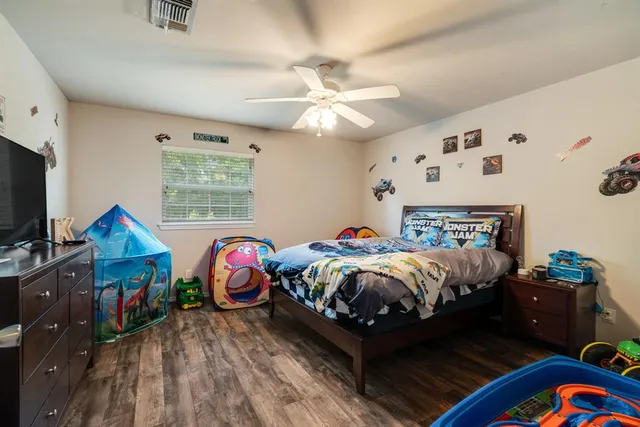 $389,900 | 77 County Road 3010, Clarksville, TX 75426