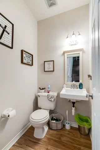 $389,900 | 77 County Road 3010, Clarksville, TX 75426