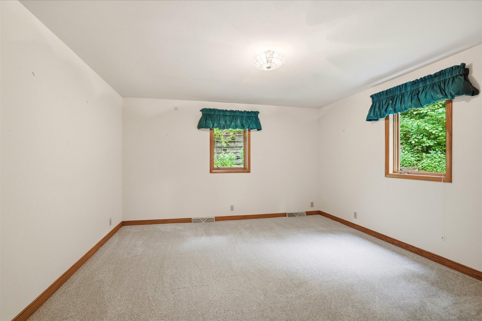 790 Garrison Court Delafield, WI 53018 - Photo 19 of 37 28-017_BCAM1308