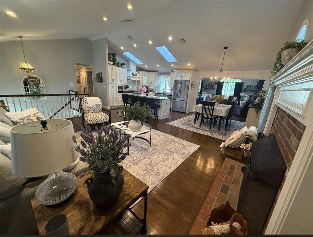 10 Dean Street Hudson, MA 01749 - Photo 4 of 40