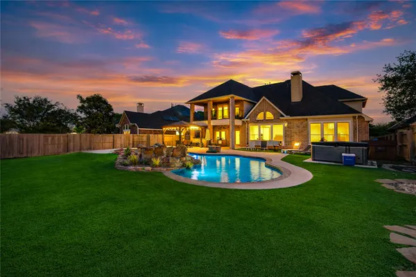a view of an house with backyard space and garden
