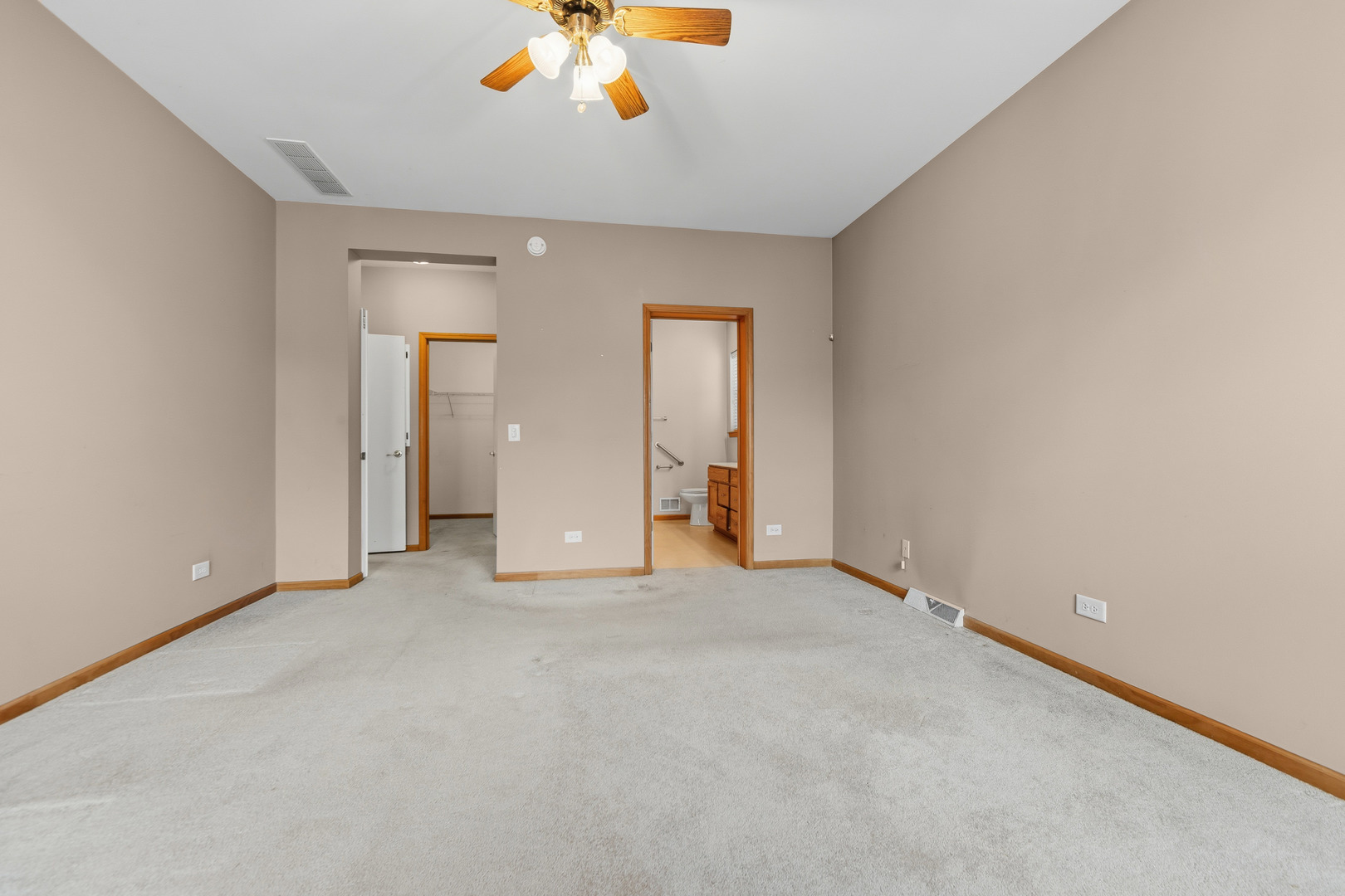 102 Hitching Post Lane Grayslake, IL 60030 - Photo 11 of 38 an empty room with a bathroom