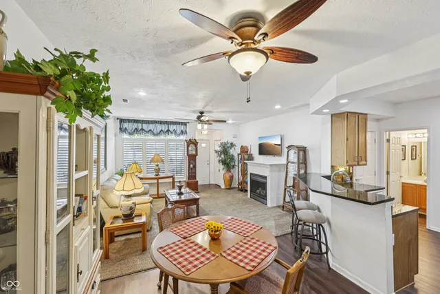 $199,900 | 257 Strand Lane, Unit C, Avon, IN 46123