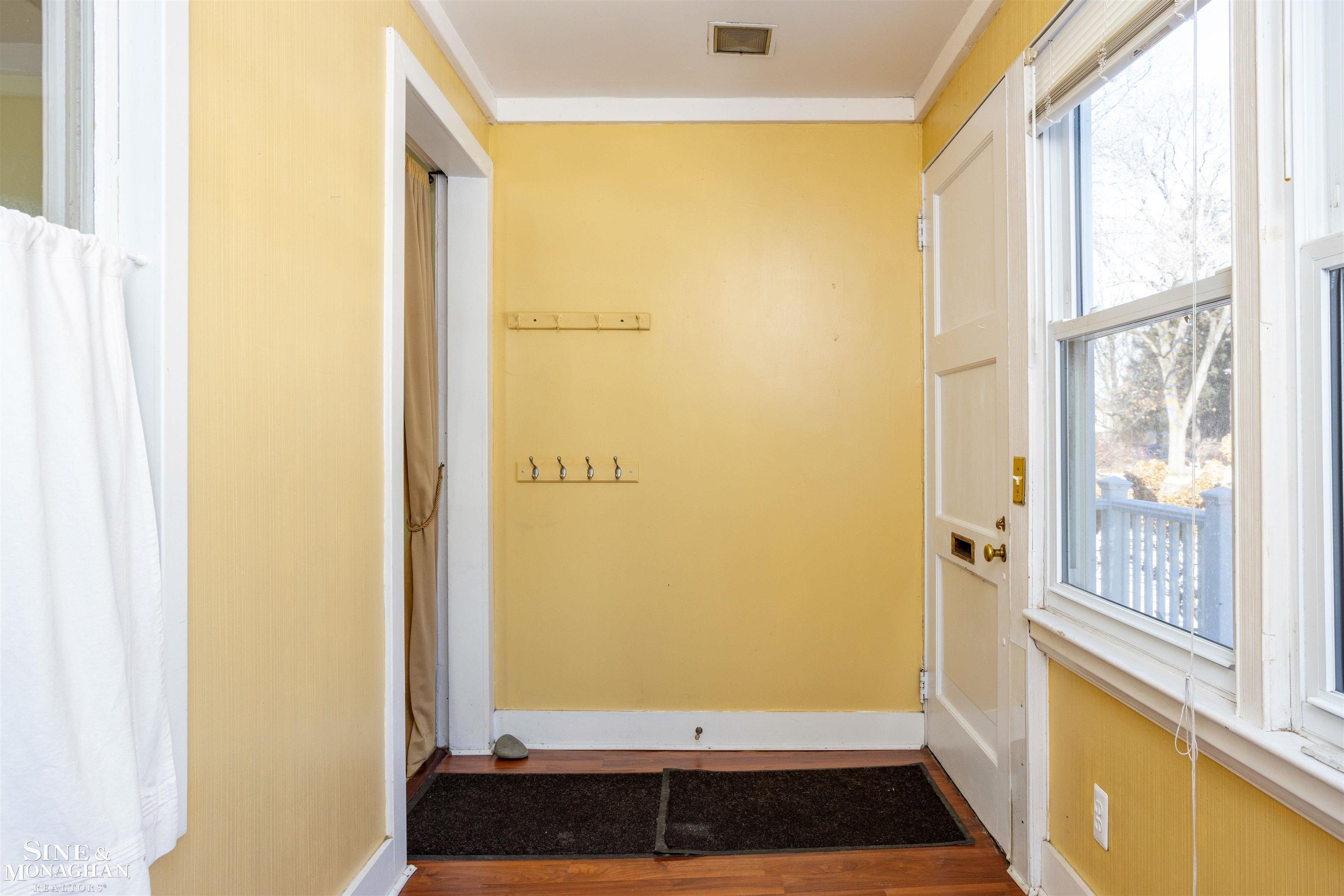 589 Neff Road Grosse Pointe, MI 48230 - Photo 5 of 34