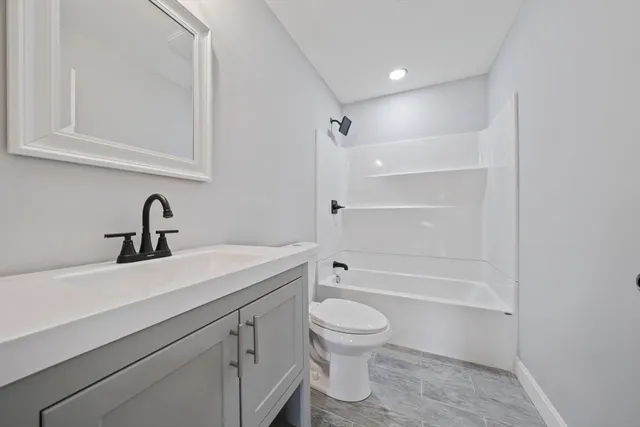 $3,500 | 13 Broadway, Unit 1, Raynham, MA 02767