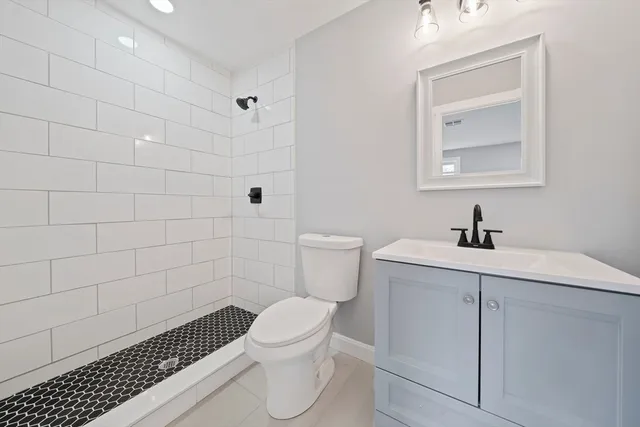 $3,500 | 13 Broadway, Unit 1, Raynham, MA 02767