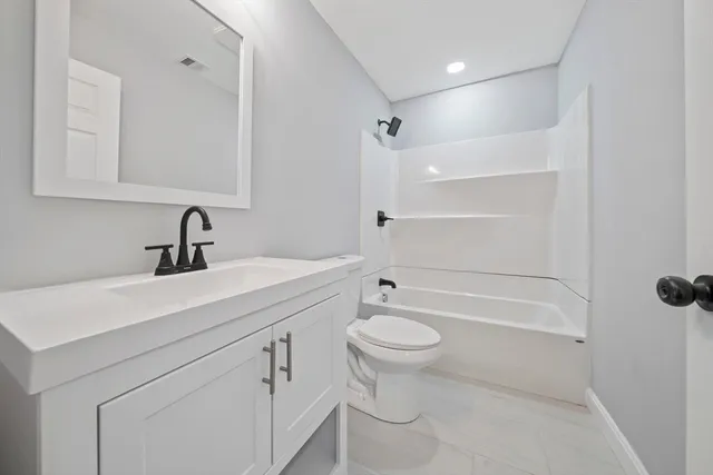 $3,500 | 13 Broadway, Unit 1, Raynham, MA 02767