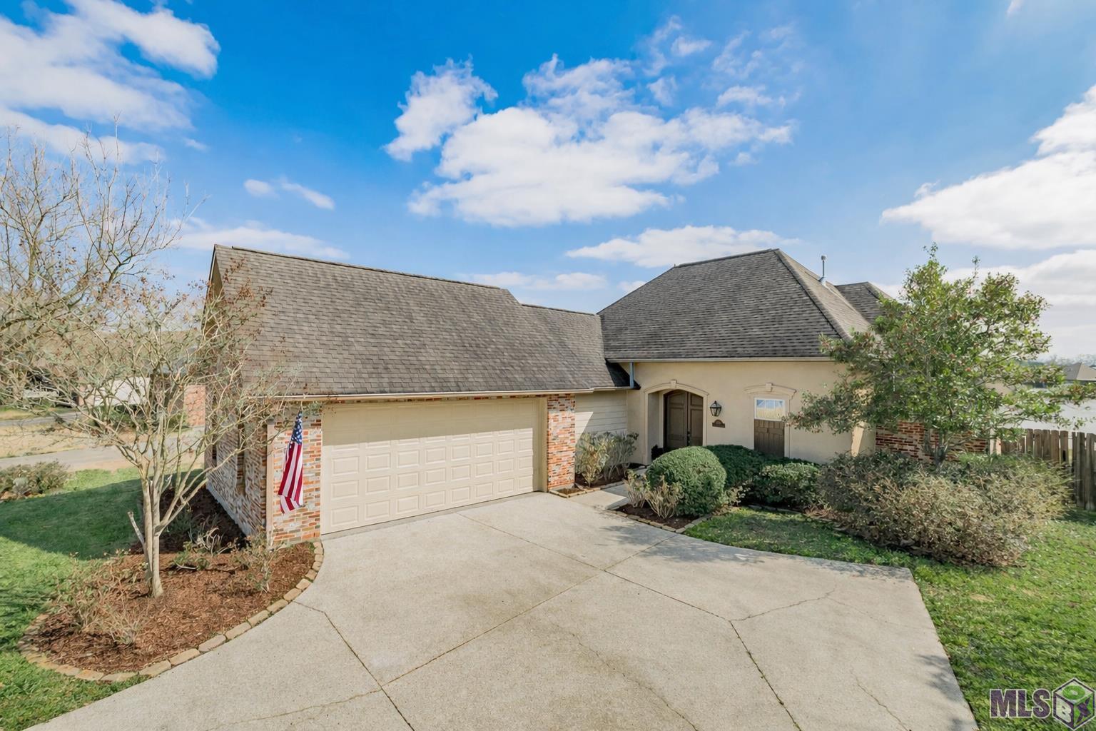 10710 Hill Pointe Avenue Baton Rouge, LA 70810 - Photo 2 of 37