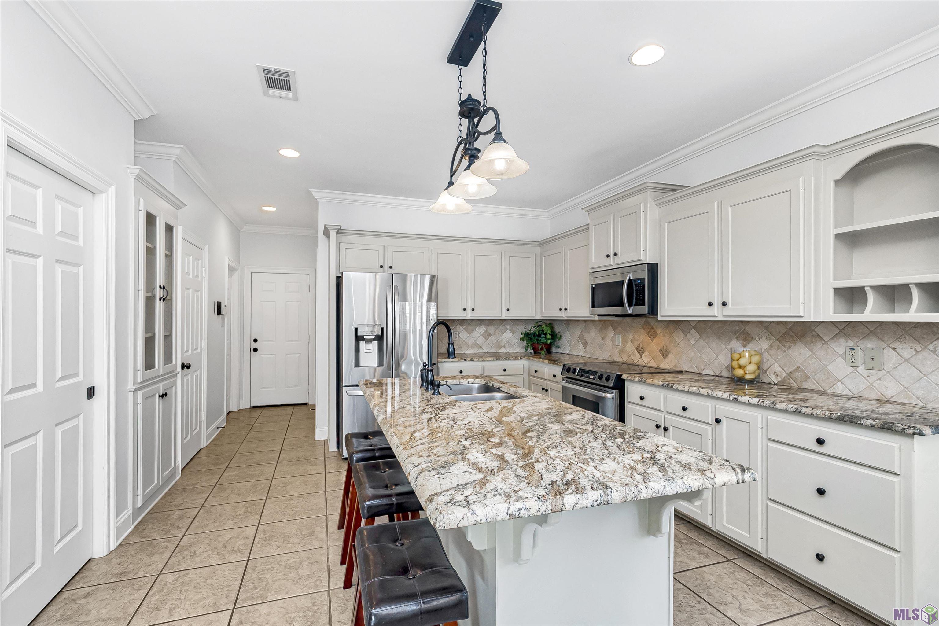 10710 Hill Pointe Avenue Baton Rouge, LA 70810 - Photo 4 of 37