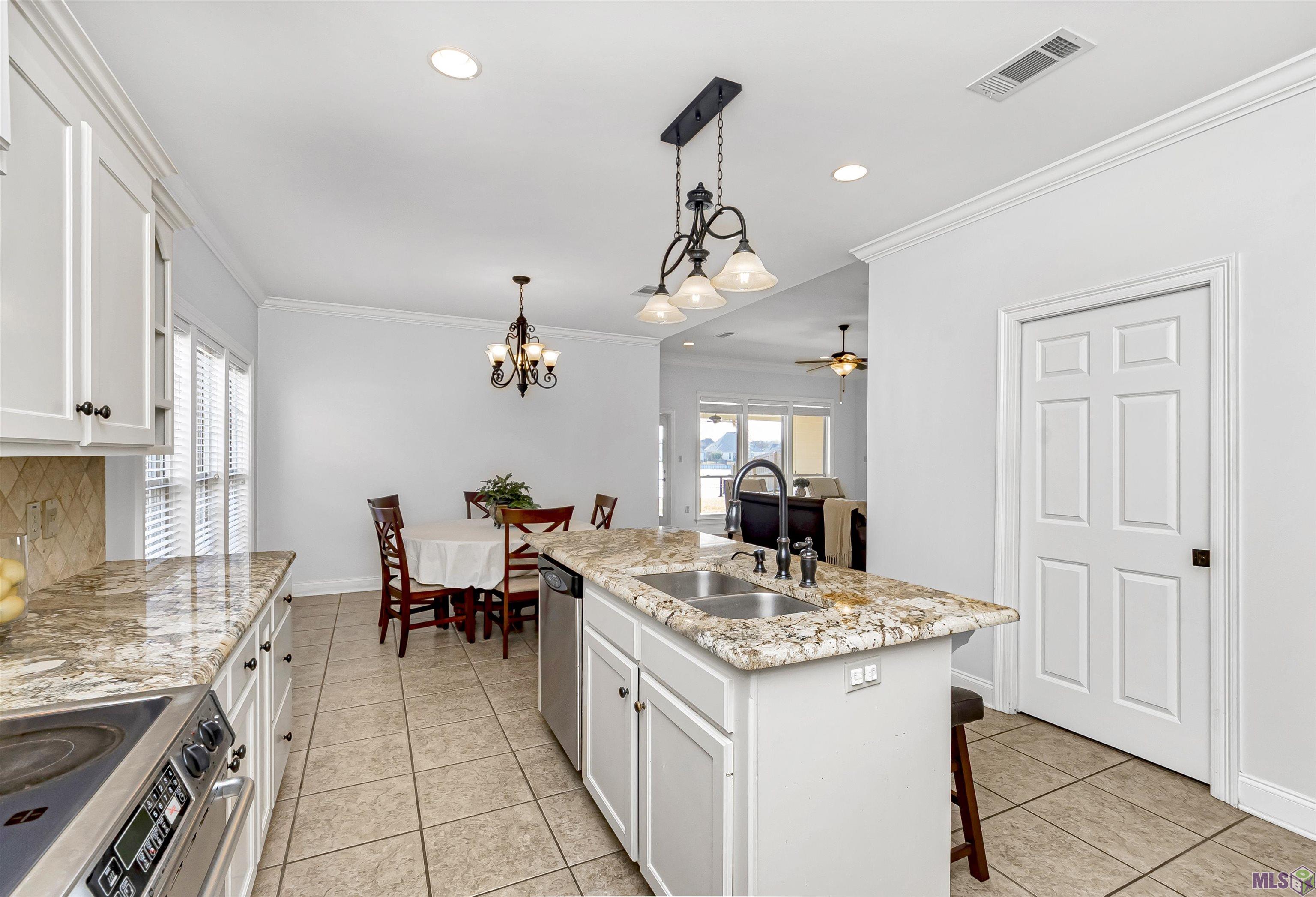 10710 Hill Pointe Avenue Baton Rouge, LA 70810 - Photo 7 of 37