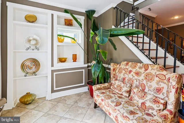 a view of entryway with furniture and toys