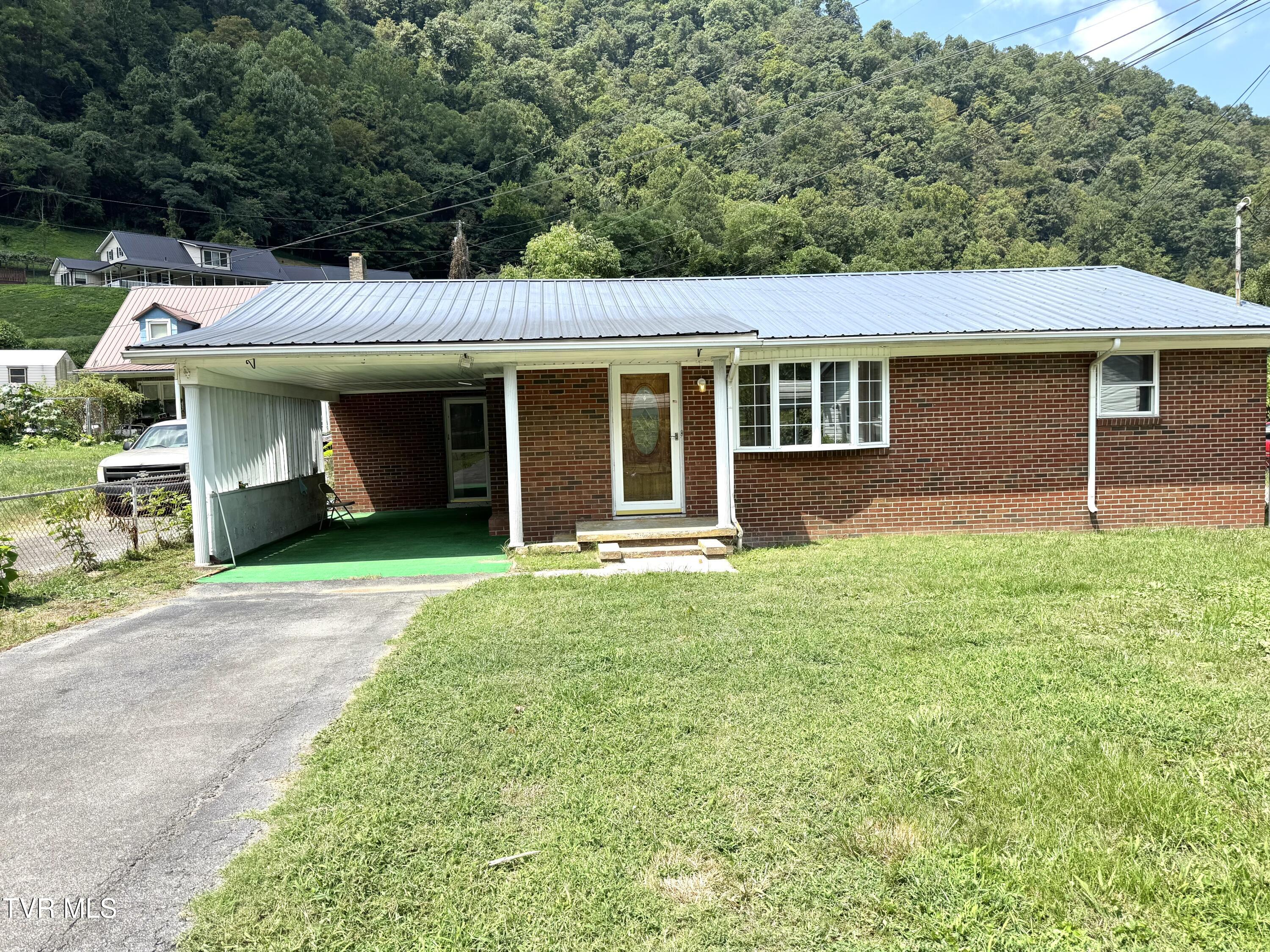 1104 Little Prater Road Grundy, VA 24614 - Photo 3 of 28 IMG_9177