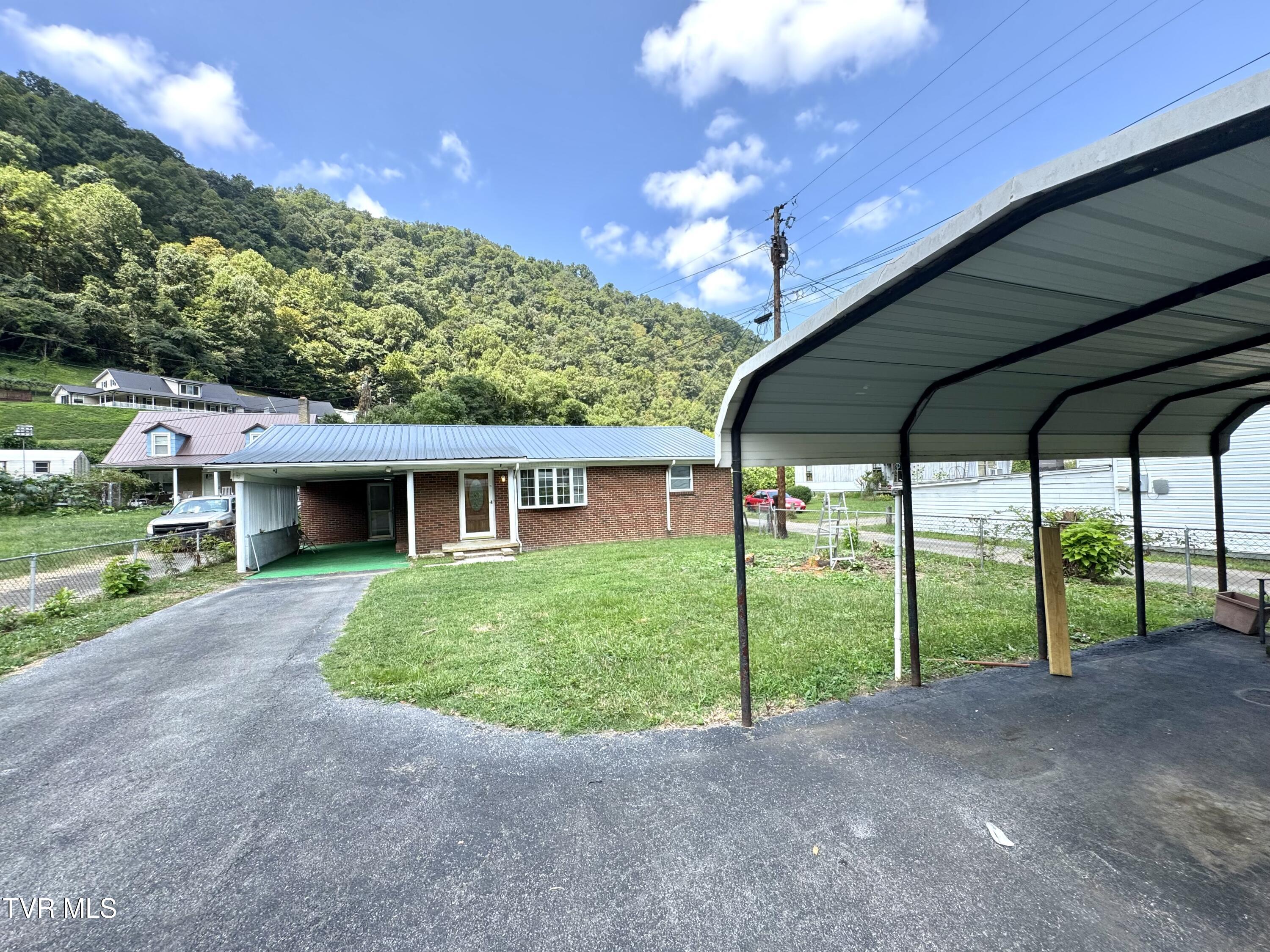 1104 Little Prater Road Grundy, VA 24614 - Photo 5 of 28 IMG_9180