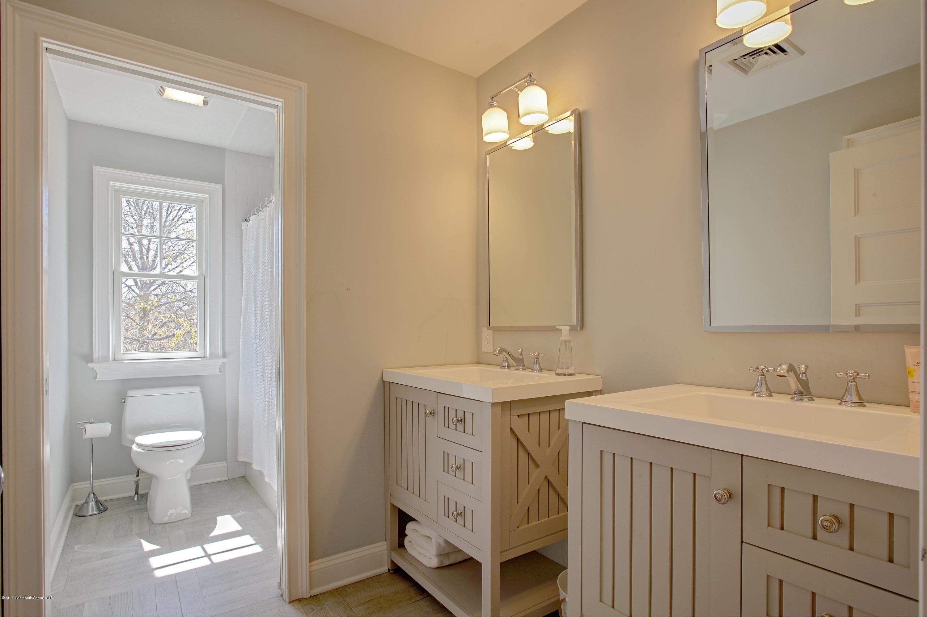 12 Winding Way Little Silver, NJ 07739 - Photo 20 of 24 022_Bathroom