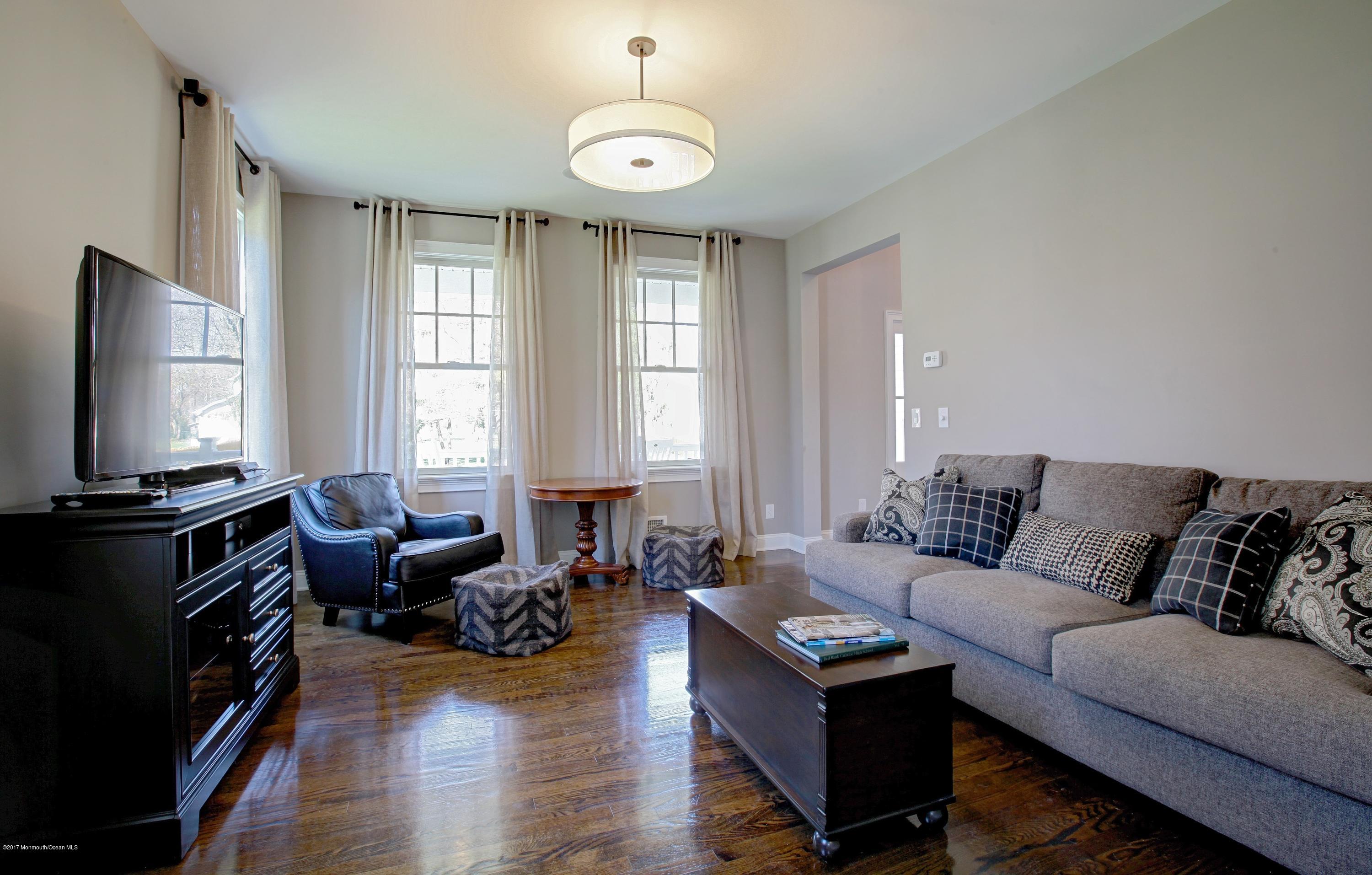 12 Winding Way Little Silver, NJ 07739 - Photo 5 of 24 007_Living