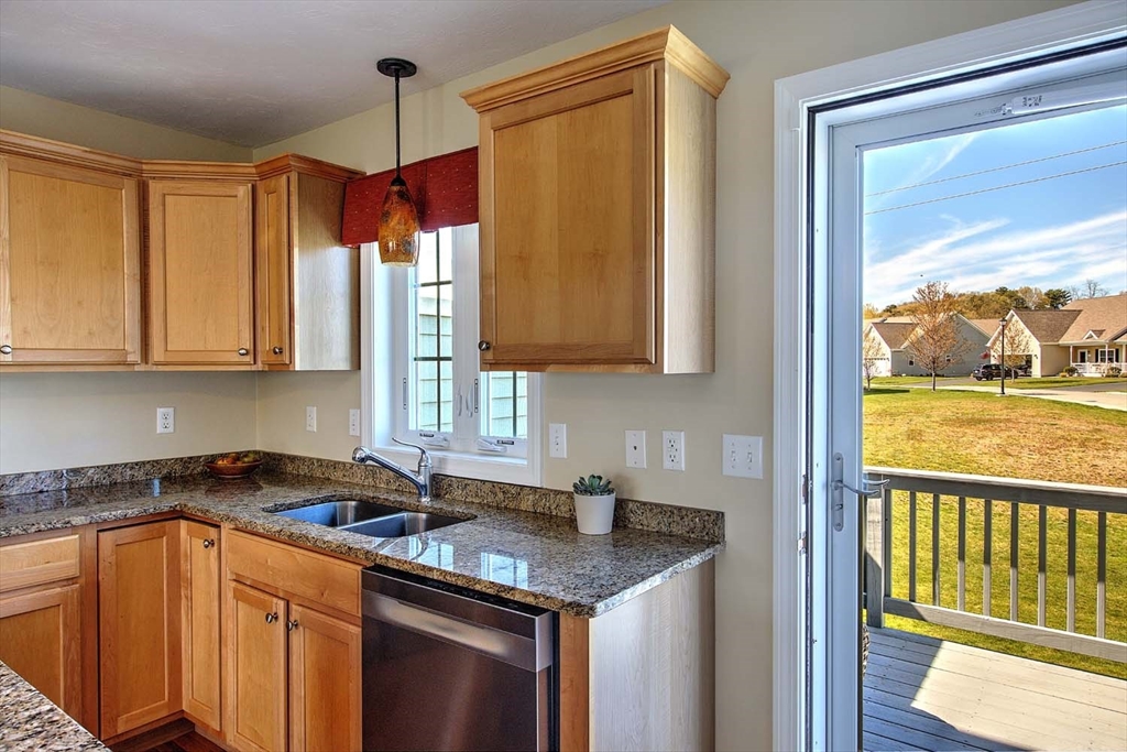 31 Streamview Drive, Unit 31 Cumberland, RI 02864 - Photo 6 of 22